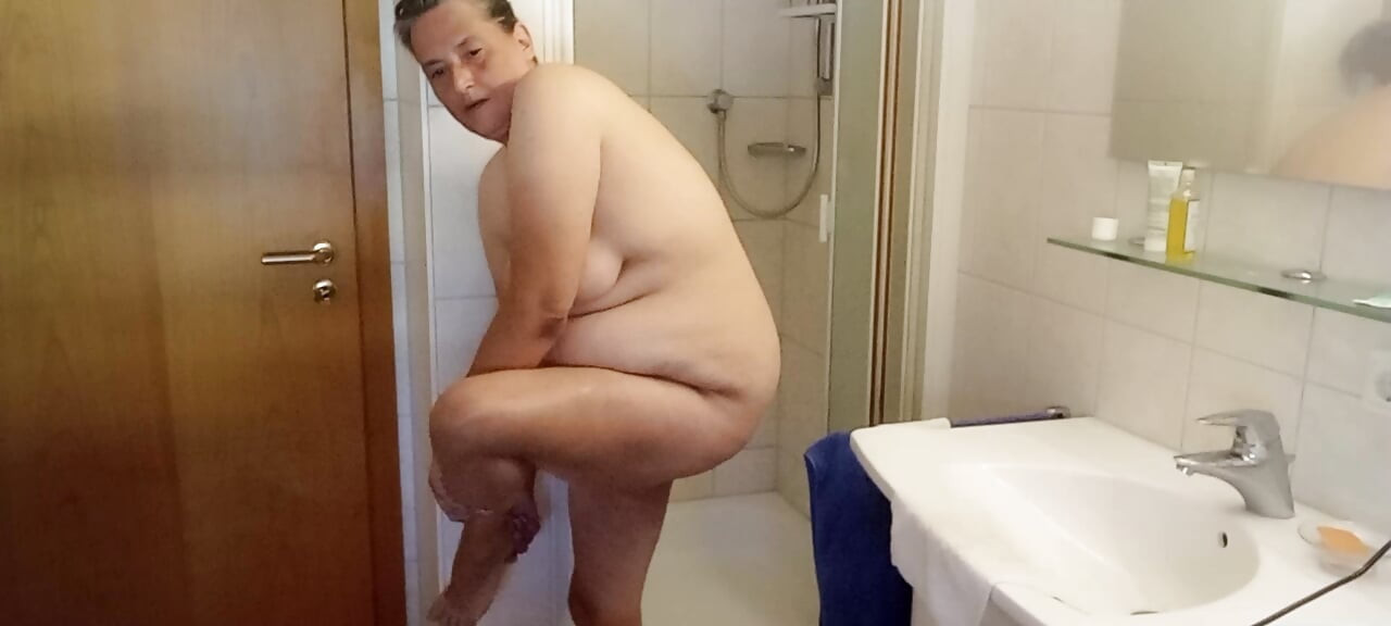German BBW MILF 53 oils her soft fat body after showering