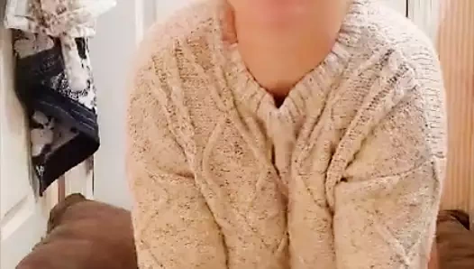Я трахнул себя для моей госпожи 69f, как она требовала в ее свитер, пока я не пришел