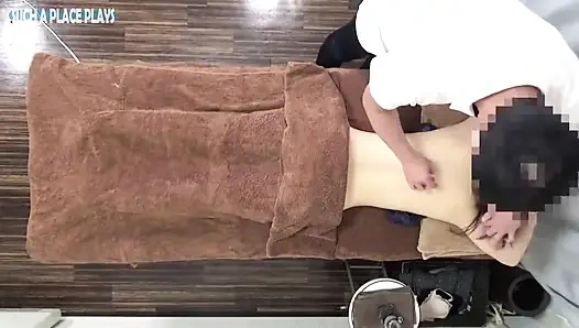 Sansürsüz çiğ dölleme, güzel ve zarif bir ofis hanımı geri dönüyor, ateşli yağa ve karşı konulmaz kokusuna çekiliyor