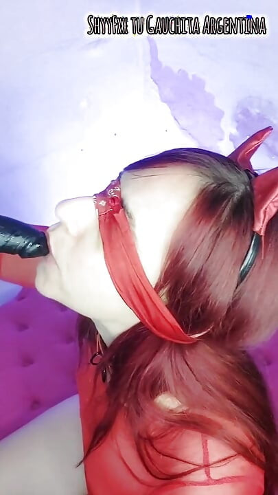 My Boyfriend Blindfolds Me so That I Suck His!