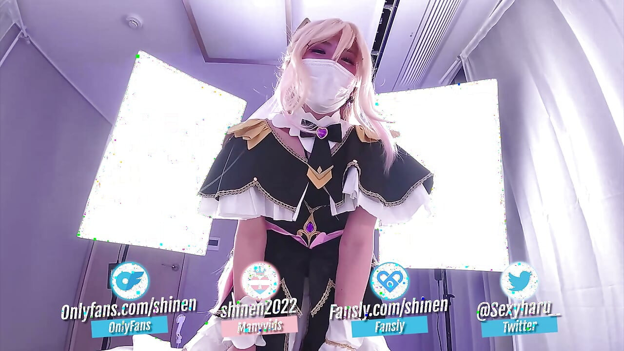 Slatki azijski femboy Arcana Shadow Cosplayer iz Precure pravi slinavi pušenje i jaše u poziciji jahačice