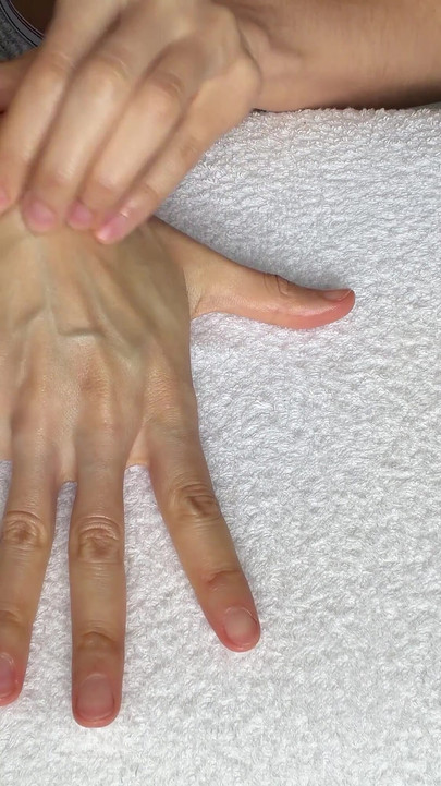 Adoration des mains, récit d’une petite amie