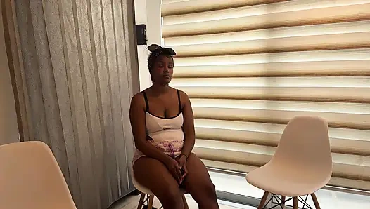 Selingkuhan terganggu dan suaminya mengambil kesempatan untuk menyetubuhi temannya di pantat.