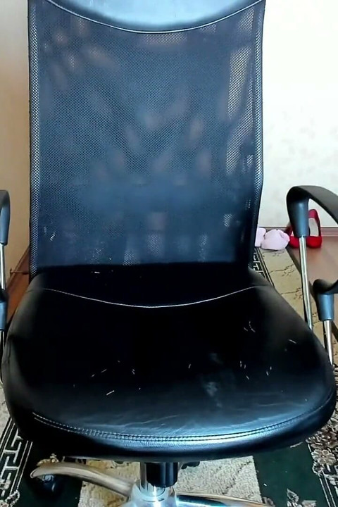 Vibrator in de kont en speeltje in het poesje
