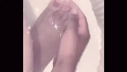 Zehen in dusche und bett