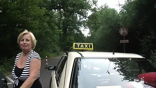 Blonde reife deutsche hausfrau mit naturals wird geritten