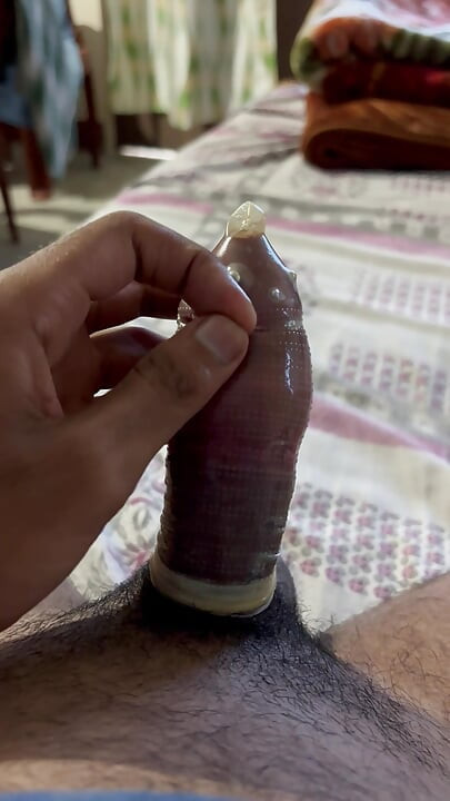 Colocando camisinha na cunhada do vizinho, eu abanei meu pau em memória da cunhada