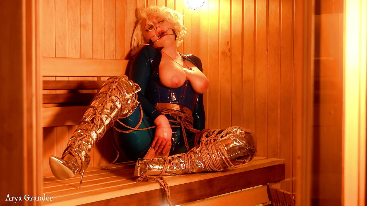 Bondage escape: Latex rubber horny MILF in gag