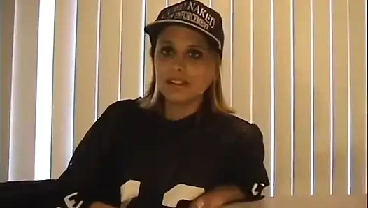 Tomboy Tiffany sert gırtlağına kadar alıyor