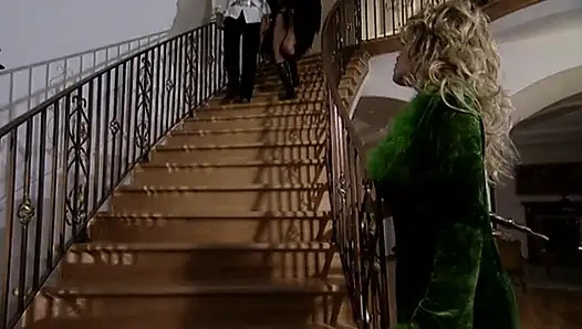 Atemberaubende mädchen teilen einen übermÃ1/4bschen typen, der sie zur zufriedenheit bohrt