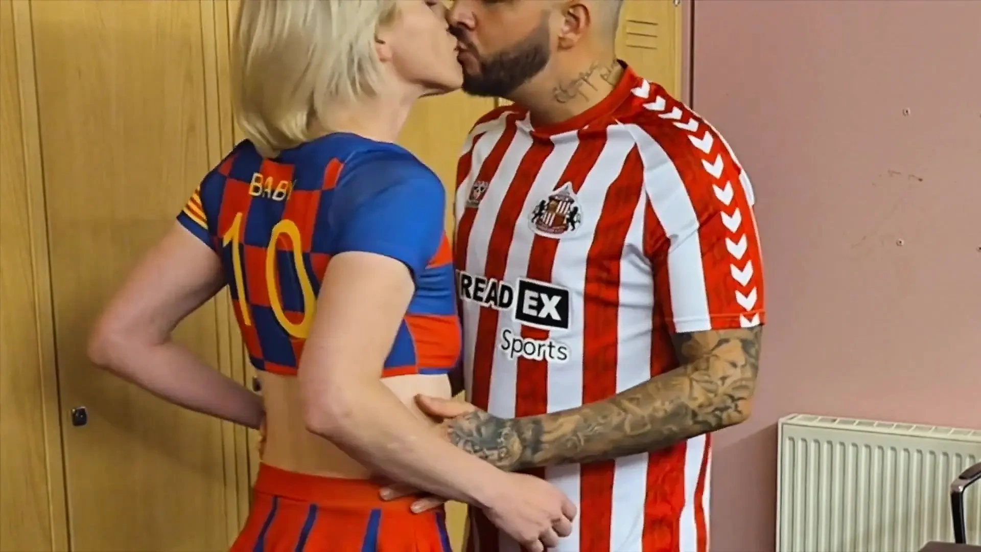 Cheerleader Likes to Deep Throat Footballers Cock