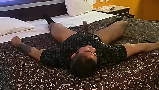Yüksek topuklu ayakkabılarla anal sikişiyor