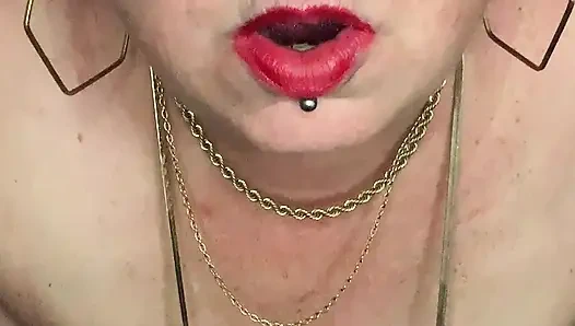 Si cantik merokok dengan sepatu hak tinggi merah