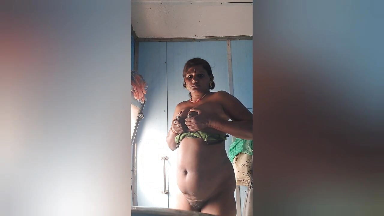 Loan emi ke Badle Bhabhi ji Ne Apne boobs pila diye or Lund ka pani bhi pinliya