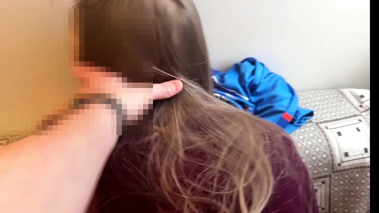 在厨房操我的年轻妻子