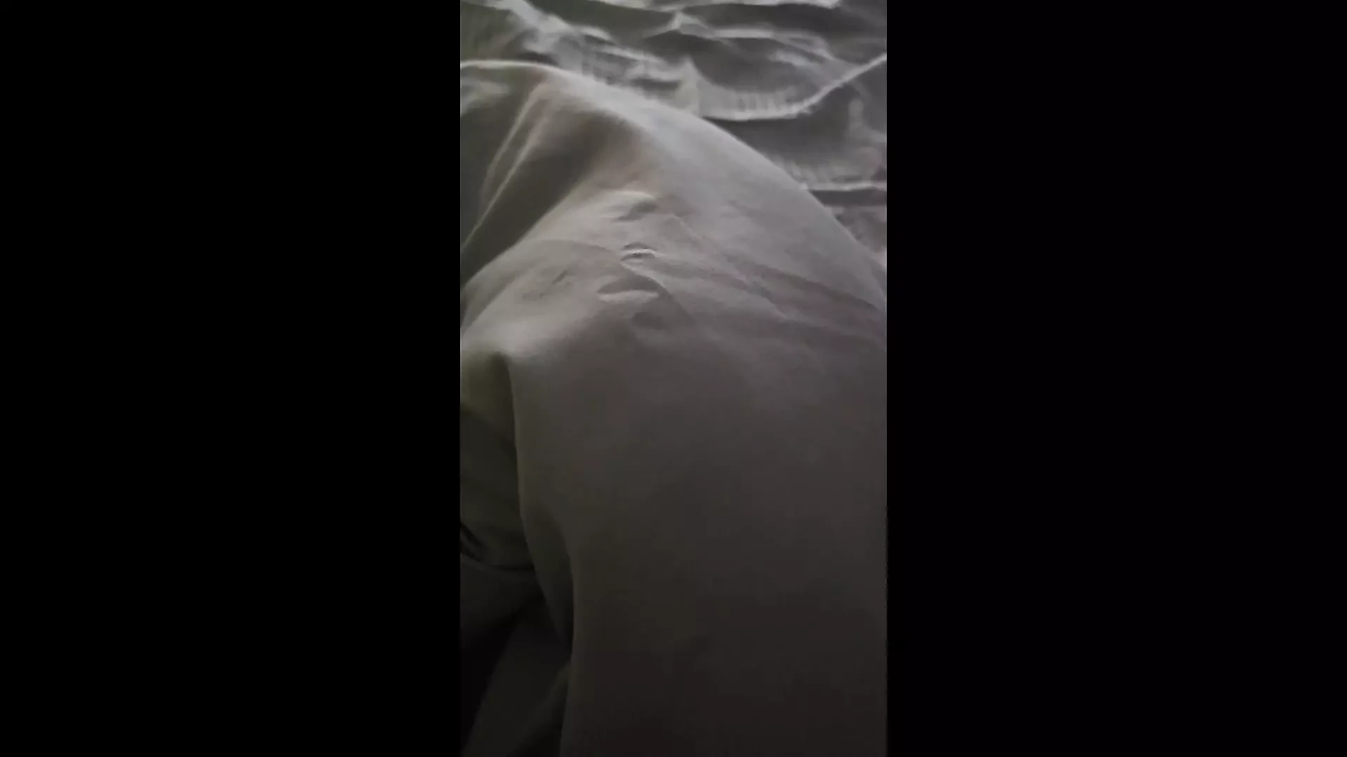 Polu sin je ubedio maćehu da mu dozvoli da jebe njeno veliko dupe
