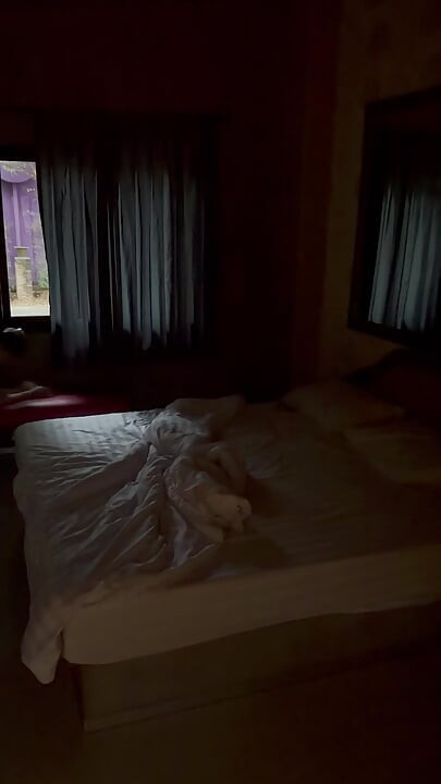 زوجتي تحب التباهي.