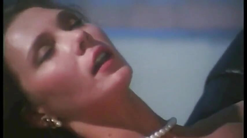 หีเปียกแน่นและหน้าสวยเพื่อน้ําแตกที่ดี