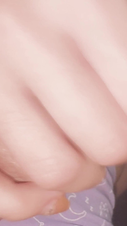 Дръпване на моя доведен брат - първата му ръчна работа Той е толкова срамежлив (Добави ми безплатни голи снимки) | Клип 2