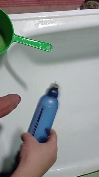Emotivni trenutak iz "Super ogromnog napumpanog kurca. Super lijepa seks igračka. Ogroman ogroman kurac. Djevojke i žene obožavaju ogromne kite. Jesam"