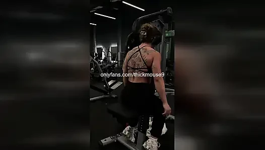 Tiktok genç kızın amcık kayması: kazara bakire maruziyeti!