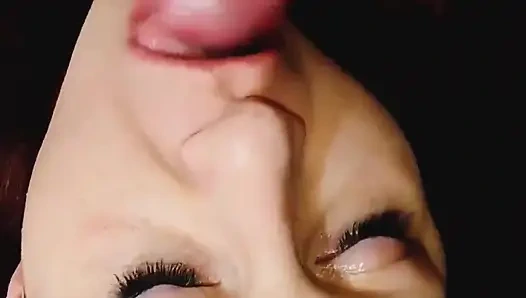 Leidenschaftlicher Sex, Blowjob, Sperma Im Mund