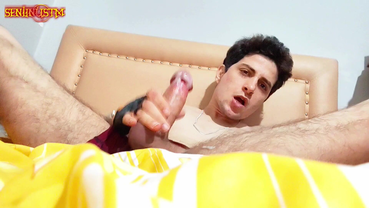 Fucking her stepsister's pussy