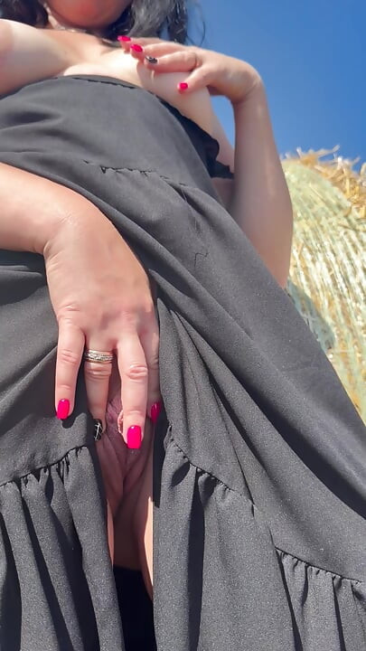 SovaPsyh zavodi radnika sa farme svojom masturbijom na polju