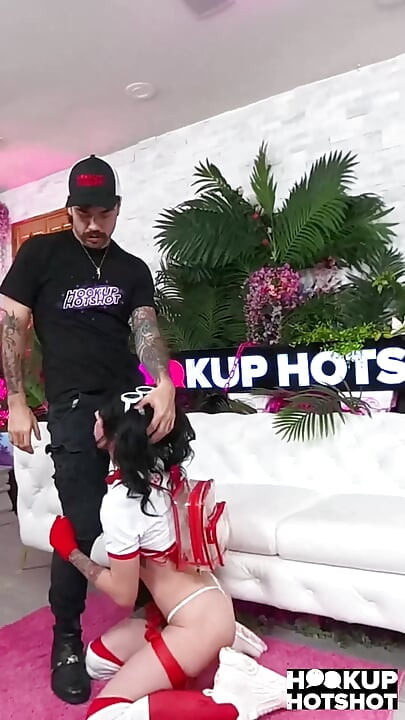Rosalyn Sphinx le gusta chupar el culo y la gran polla de Nade Nasty!