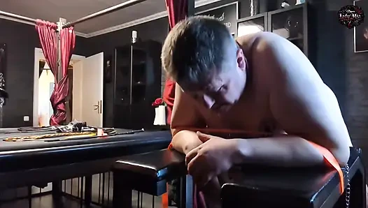 DomLady Mia - Bestrafung des Schreckens für den Sklaven - Züchtigung am Kreuz und am Strafbock - Teil 4