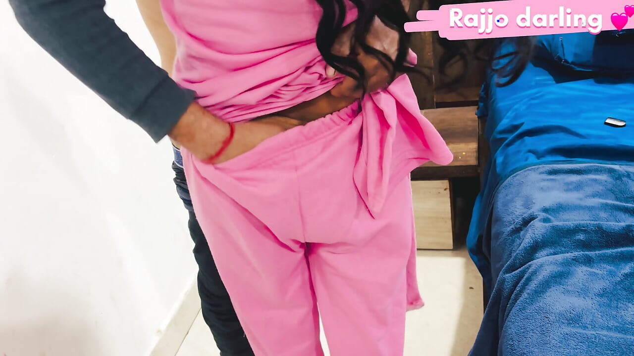 印度妻子给他的房主下流口交