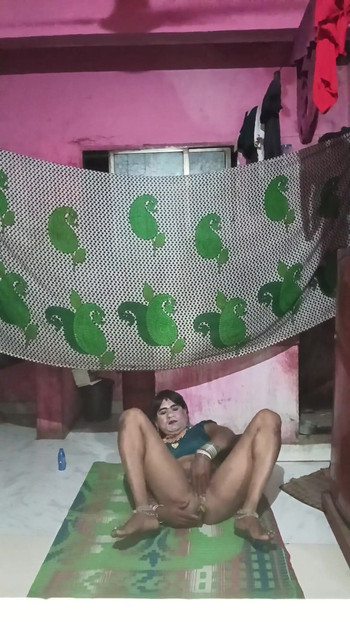Must-share moment from "Madhuri bhabhi aj land ka pani likali"