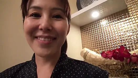 K-cup Super Milk Wife, Megumi, 42 Years Old