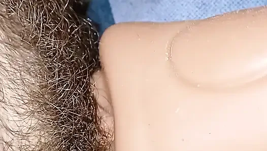 Fleshlight ağzını sikiyor ve boşalıyor - küçük sünnetsiz kıllı yarak