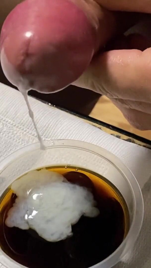 Eat coffee jelly with two servings of homemade milk | Clip 1