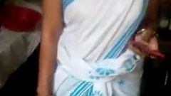 Замужние бенгальские женщины показывают киску