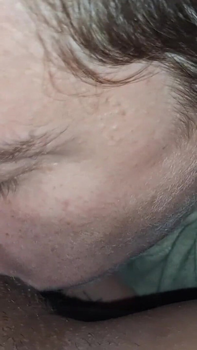 Eating my girl friend pussy til she nut in my mouth | Clip 1