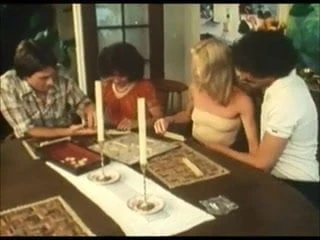Retro-Scrabble, dann Vierer-Spaß