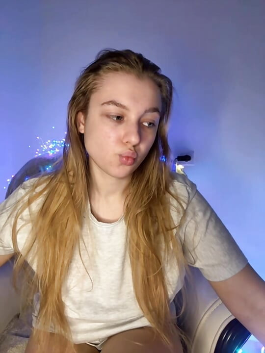 Extreme fingering in a narrow pussy