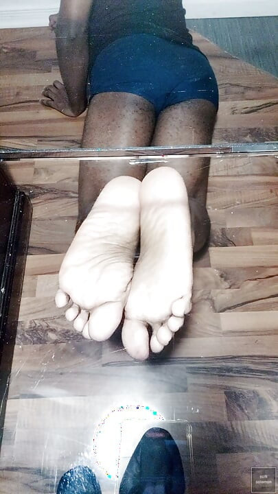Display my soles in 'The Pose' (2026)