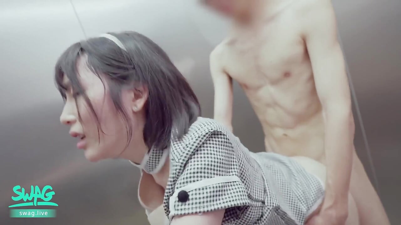 Take It All: Γαμήστε και χύστε στα κορίτσια του ασανσέρ