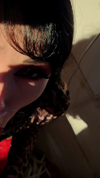 Is It Worth Taking a Break From Work to Cum on Wife's Face?