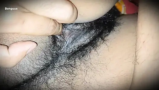 Тетушка дези трахается ночью, когда она одна дома