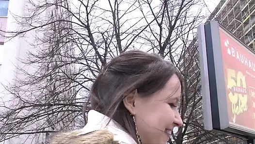 Toket besar sange ini enak banget dimakamkan