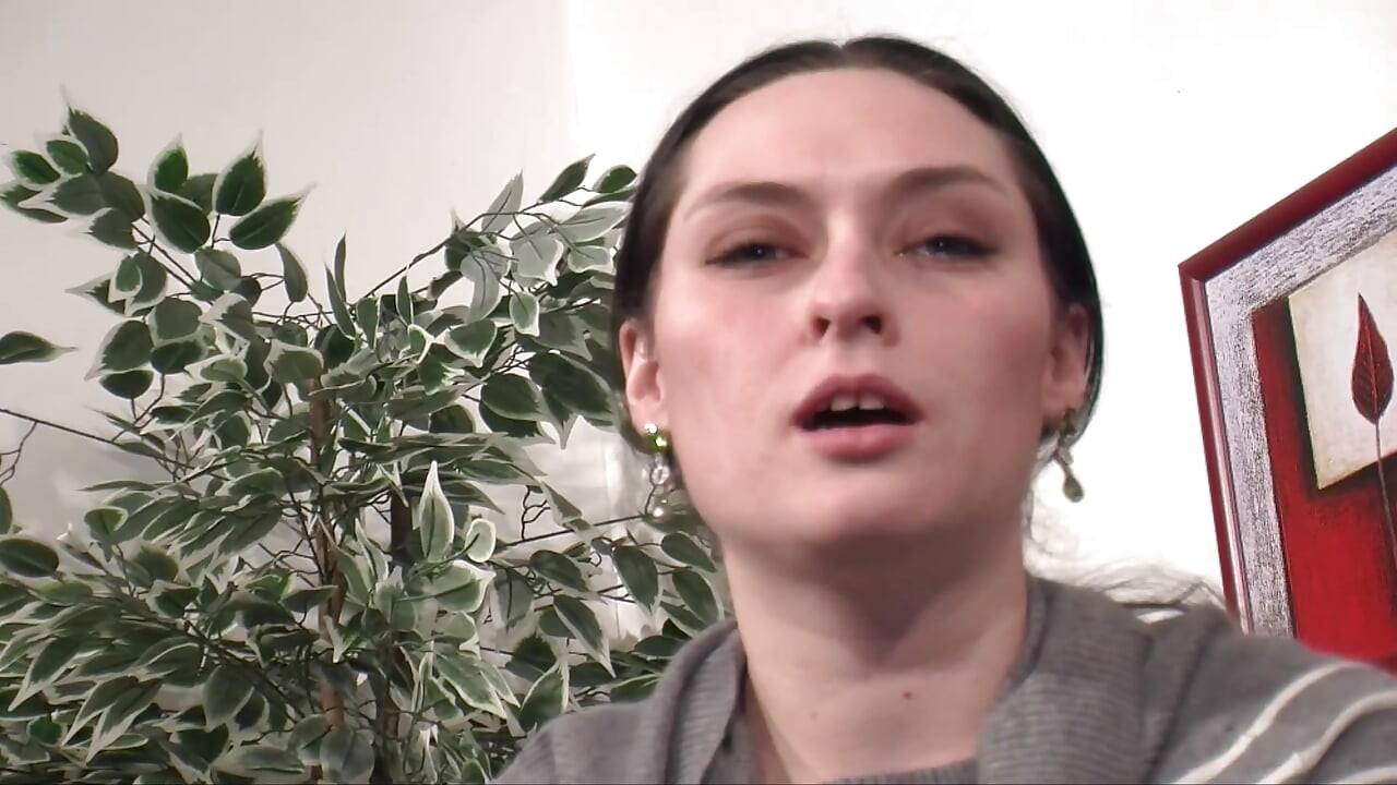 สาวเยอรมันโดนรับมาเล่นกับดิลโด้สําหรับตากล้อง