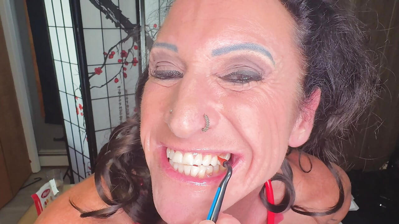 Profesor kandy proždire cuck studenta