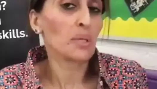 Une mamie pakistanaise excitée, coaching masturbatoire
