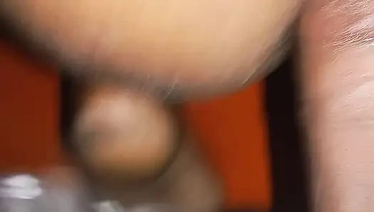 Hintli çift sıcak romantik zaman geçiriyor