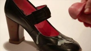 Éjaculation sur une chaussure - artsy
