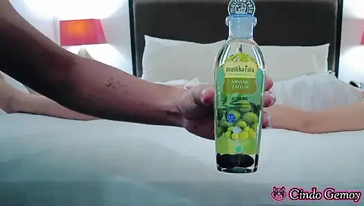 Indo terbaru - Mahasiswi cantik banget nekat prank tukang pijat sampai crot dalam memeknya yang legit